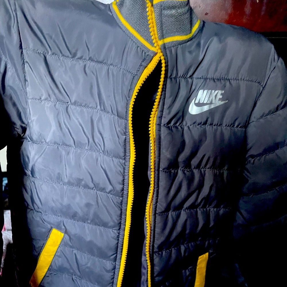 Nike jacket girls size 7 great condition